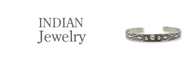 NAVAJO ナバホ 作者 JR コンチョ装飾 スタンプワーク シルバーバングル NAVAJO ナバホ 作者 JR コンチョ装飾 スタンプワーク シルバーバングル