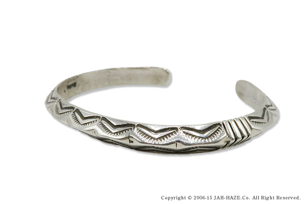 シルバー ナバホ　バングル INDIAN JEWELRY ナバホ族|スタンプワーク|トライアングル